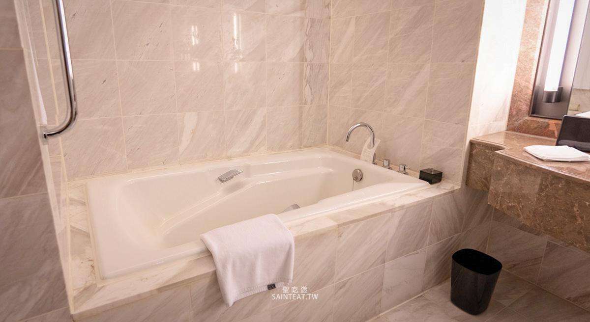 台北五星級飯店住宿》晶華酒店｜App平日免費升級豪華客房，頂樓露天泳池電影院超放鬆～