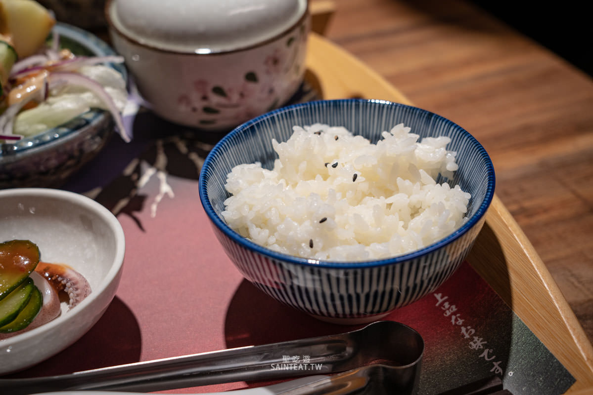 東港強 和牛 燒肉 芝山店》天母士林燒烤｜肉品不錯，價格算合理，但烤盤失敗很難烤，真的有人覺得這個烤盤好用嗎？