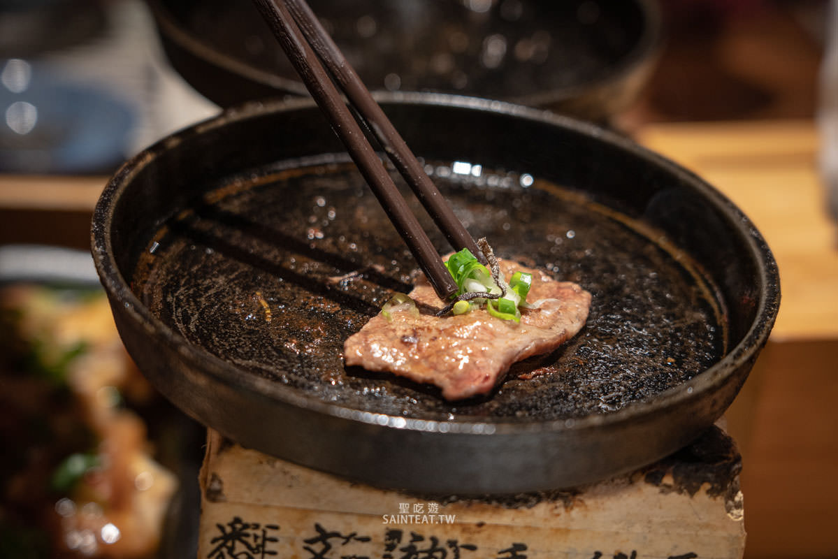 東港強 和牛 燒肉 芝山店》天母士林燒烤｜肉品不錯，價格算合理，但烤盤失敗很難烤，真的有人覺得這個烤盤好用嗎？
