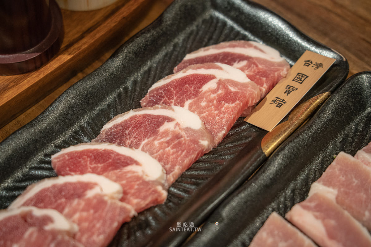 東港強 和牛 燒肉 芝山店》天母士林燒烤｜肉品不錯，價格算合理，但烤盤失敗很難烤，真的有人覺得這個烤盤好用嗎？