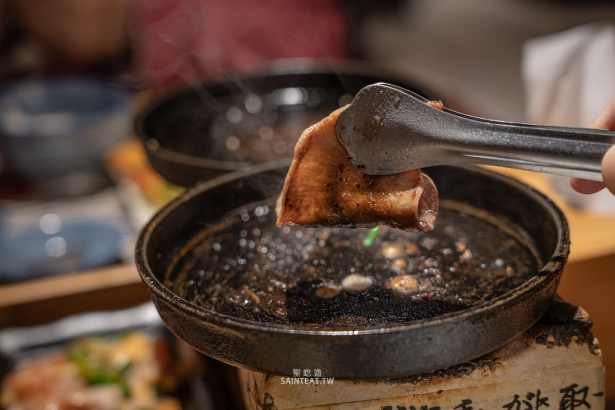 東港強 和牛 燒肉 芝山店》天母士林燒烤｜肉品不錯，價格算合理，但烤盤失敗很難烤，真的有人覺得這個烤盤好用嗎？