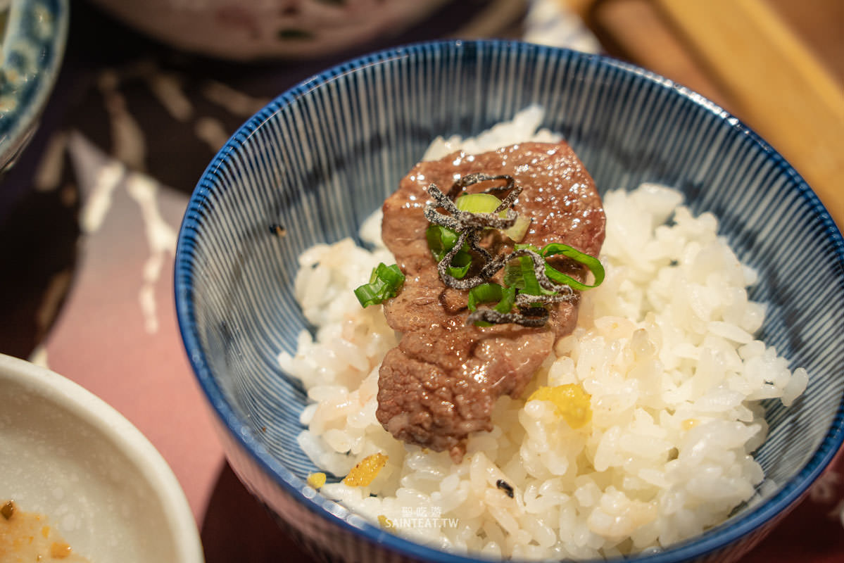 東港強 和牛 燒肉 芝山店》天母士林燒烤｜肉品不錯，價格算合理，但烤盤失敗很難烤，真的有人覺得這個烤盤好用嗎？