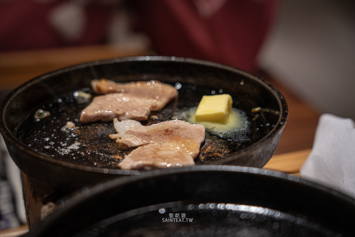 東港強 和牛 燒肉 芝山店》天母士林燒烤｜肉品不錯，價格算合理，但烤盤失敗很難烤，真的有人覺得這個烤盤好用嗎？