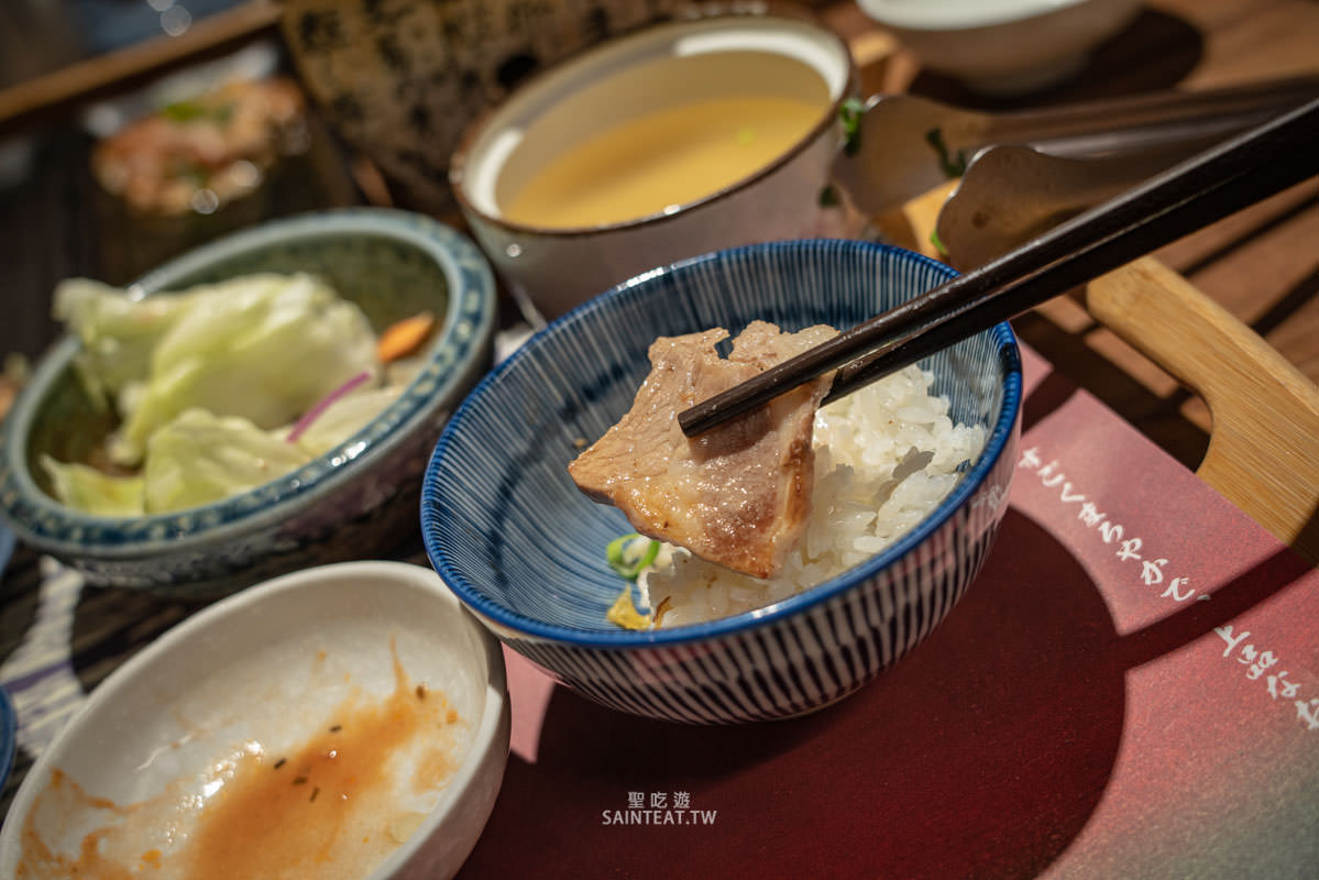 東港強 和牛 燒肉 芝山店》天母士林燒烤｜肉品不錯，價格算合理，但烤盤失敗很難烤，真的有人覺得這個烤盤好用嗎？