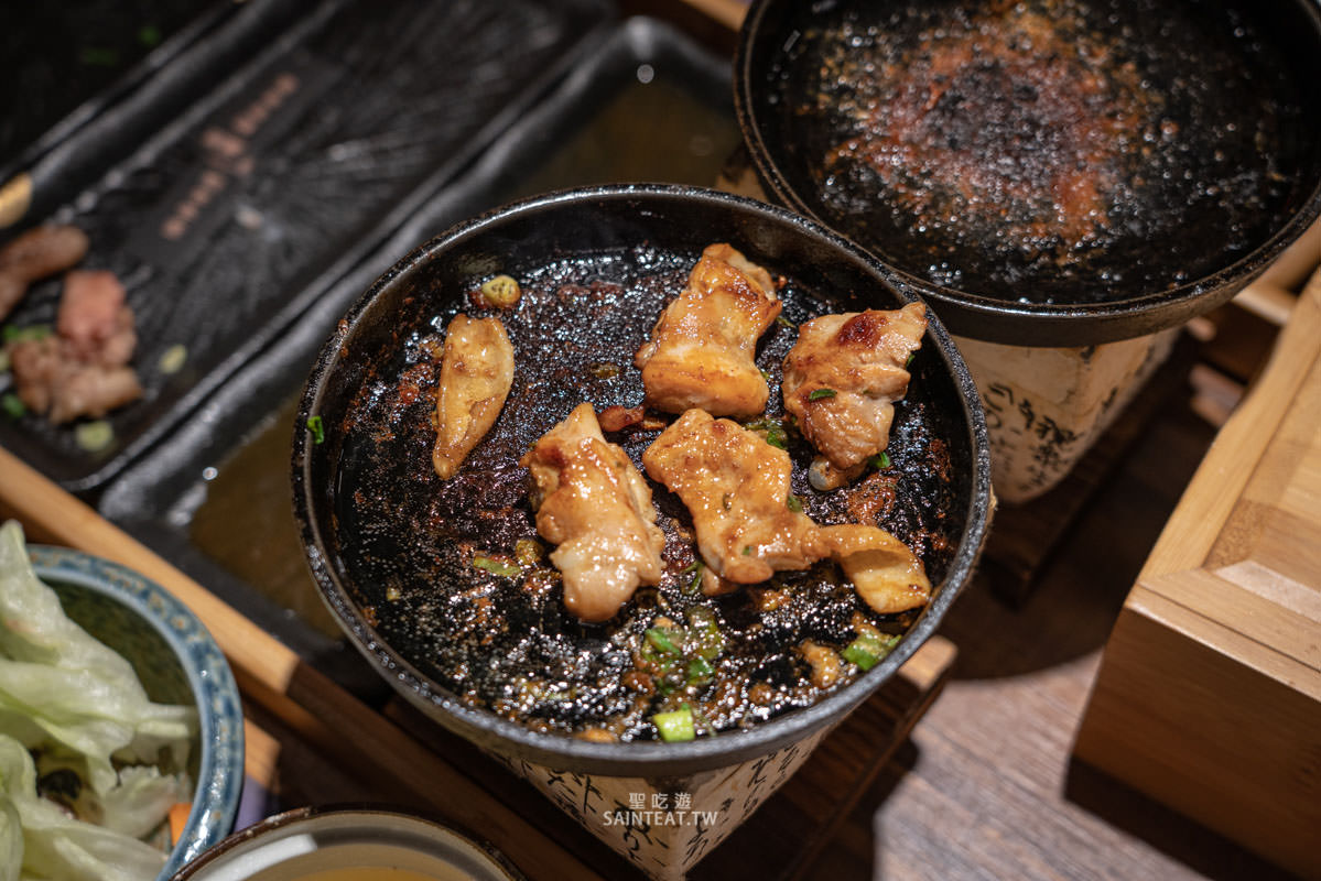 東港強 和牛 燒肉 芝山店》天母士林燒烤｜肉品不錯，價格算合理，但烤盤失敗很難烤，真的有人覺得這個烤盤好用嗎？