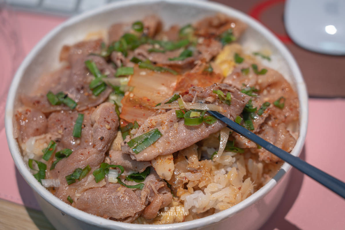 汐止外送》蛤！吃什麼？｜炭燒燒肉蓋飯出乎意料的不錯，下次還會再點的外送