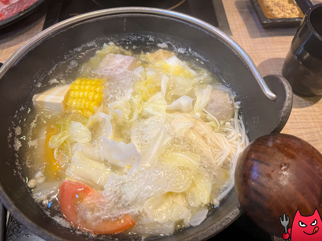 汐止火鍋》蘭亭序精緻石頭鍋涮涮鍋|汐萬路上的社區小火鍋,環境寬敞明亮乾淨。 - 第13張圖 汐止火鍋》蘭亭序精緻石頭鍋涮涮鍋|汐萬路上的社區小火鍋,環境寬敞明亮乾淨。