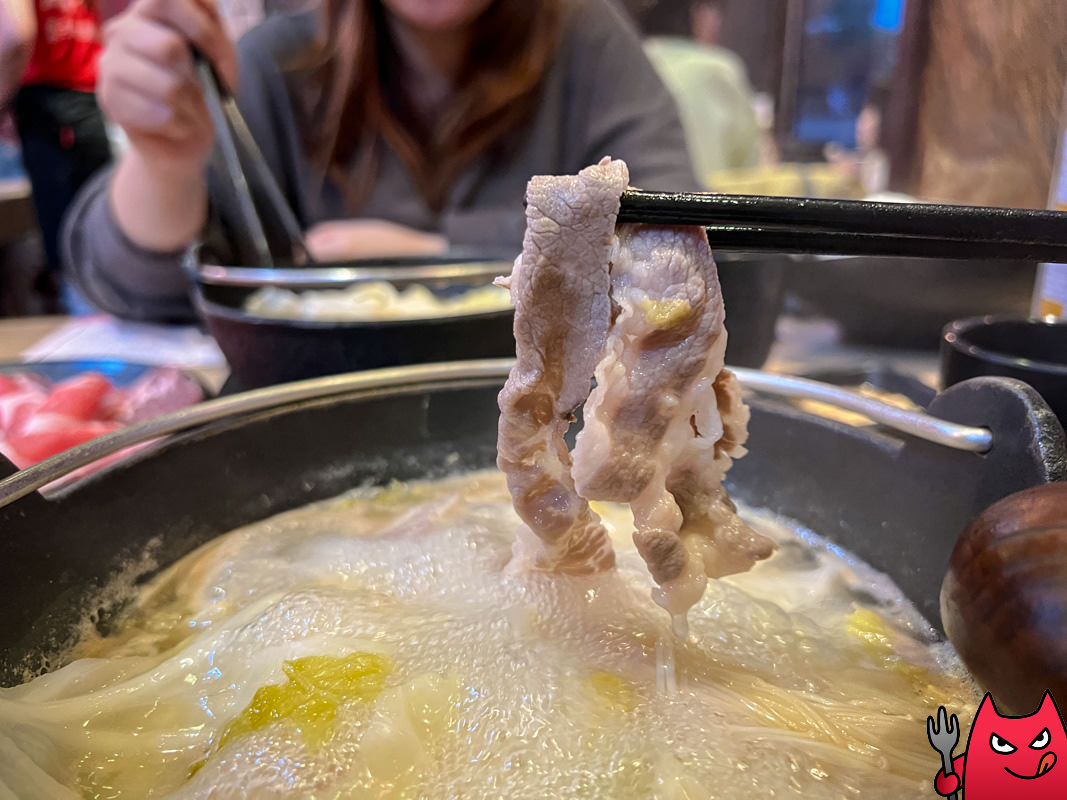 汐止火鍋》蘭亭序精緻石頭鍋涮涮鍋|汐萬路上的社區小火鍋,環境寬敞明亮乾淨。 - 第16張圖 汐止火鍋》蘭亭序精緻石頭鍋涮涮鍋|汐萬路上的社區小火鍋,環境寬敞明亮乾淨。