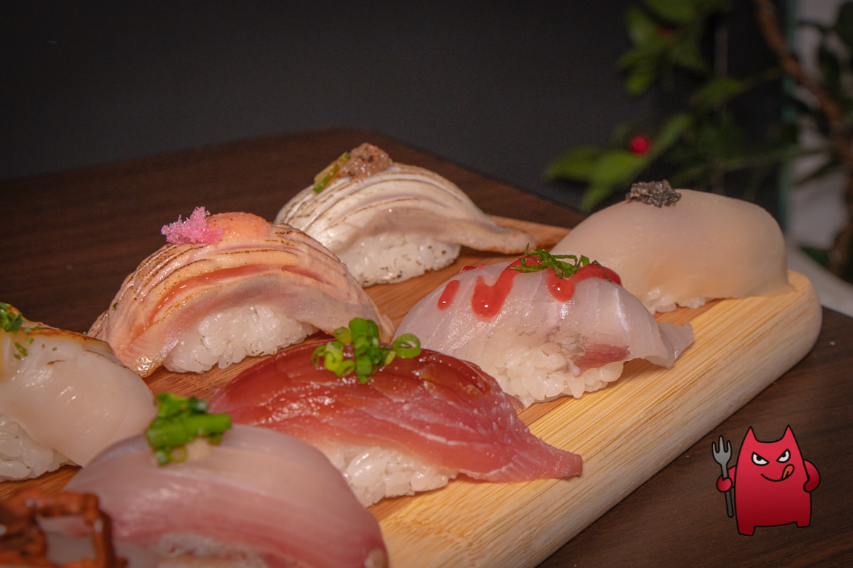 台北汐止日本料理推薦》鹿角鮨｜吃得到馬糞海膽跟葡萄蝦的握壽司十二貫只要三百五！！？