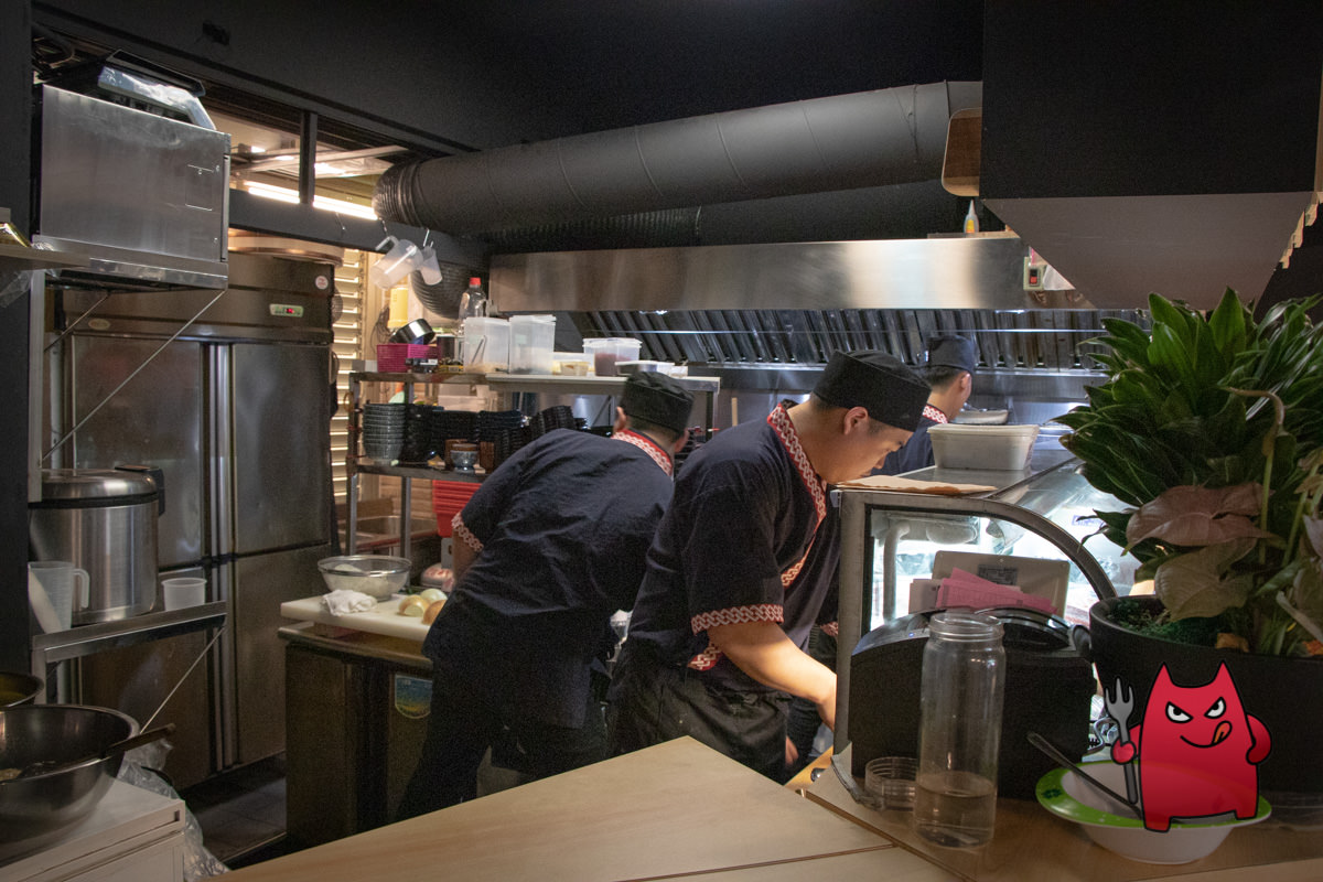 台北汐止日本料理推薦》鹿角鮨｜吃得到馬糞海膽跟葡萄蝦的握壽司十二貫只要三百五！！？