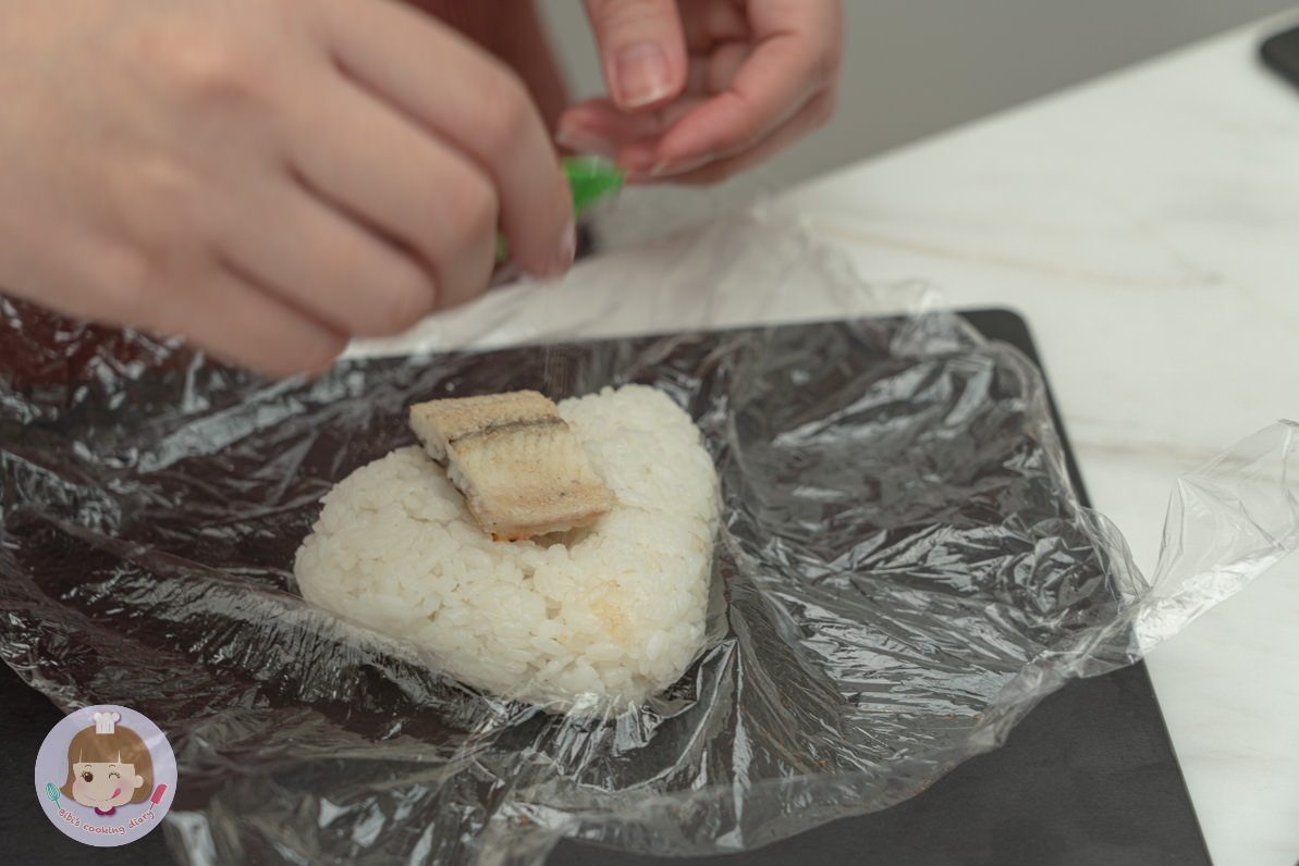 江戶川鰻料理鰻魚》2022過年禮盒推薦，蒲燒鰻、白燒鰻組合，三道鰻魚料理食譜，教你在家就能自製鰻魚大餐！