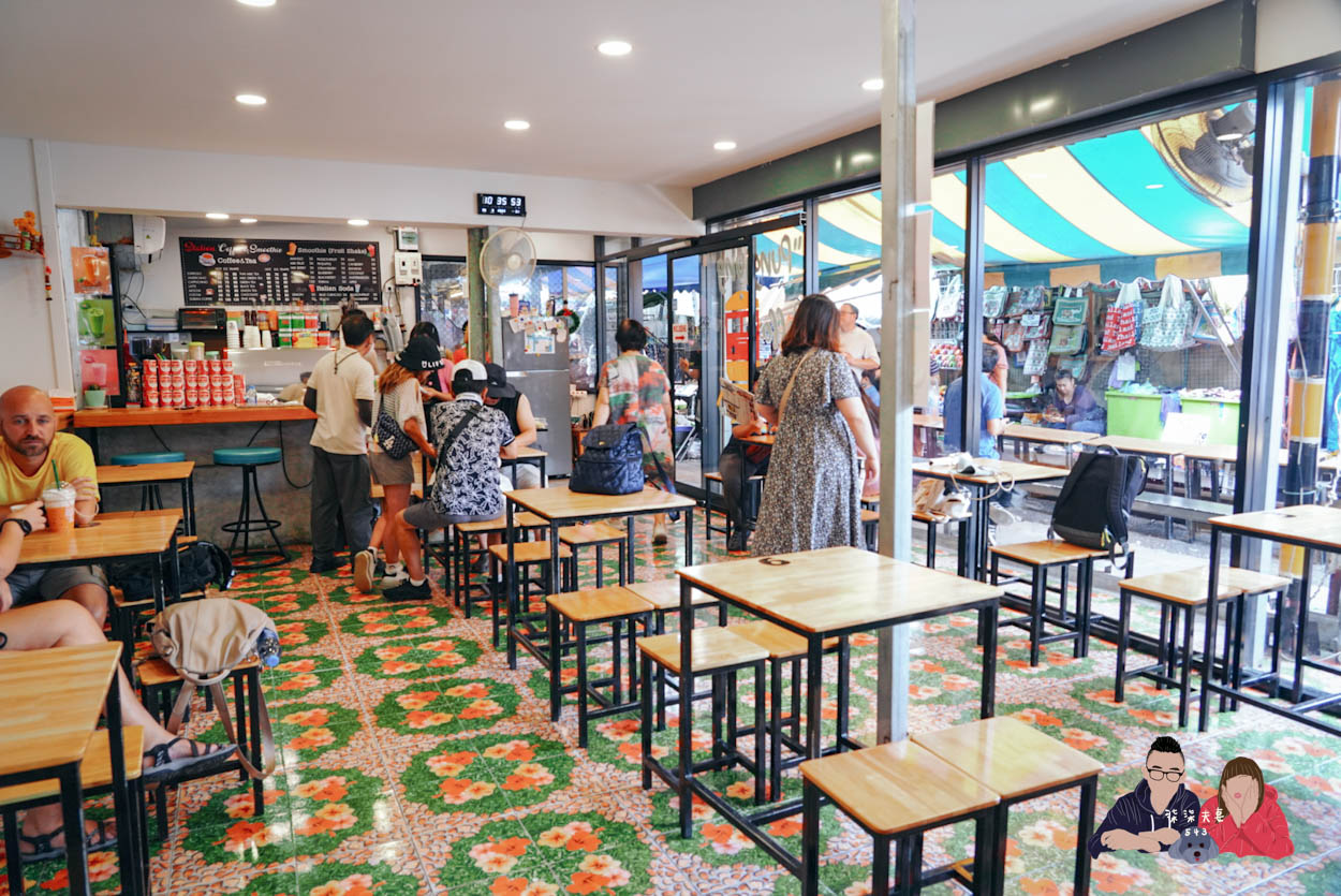 美功鐵道市場》曼谷近郊一日遊推薦,火車撞進菜市場的奇景! - 第18張圖 泰國美功鐵道市場-061