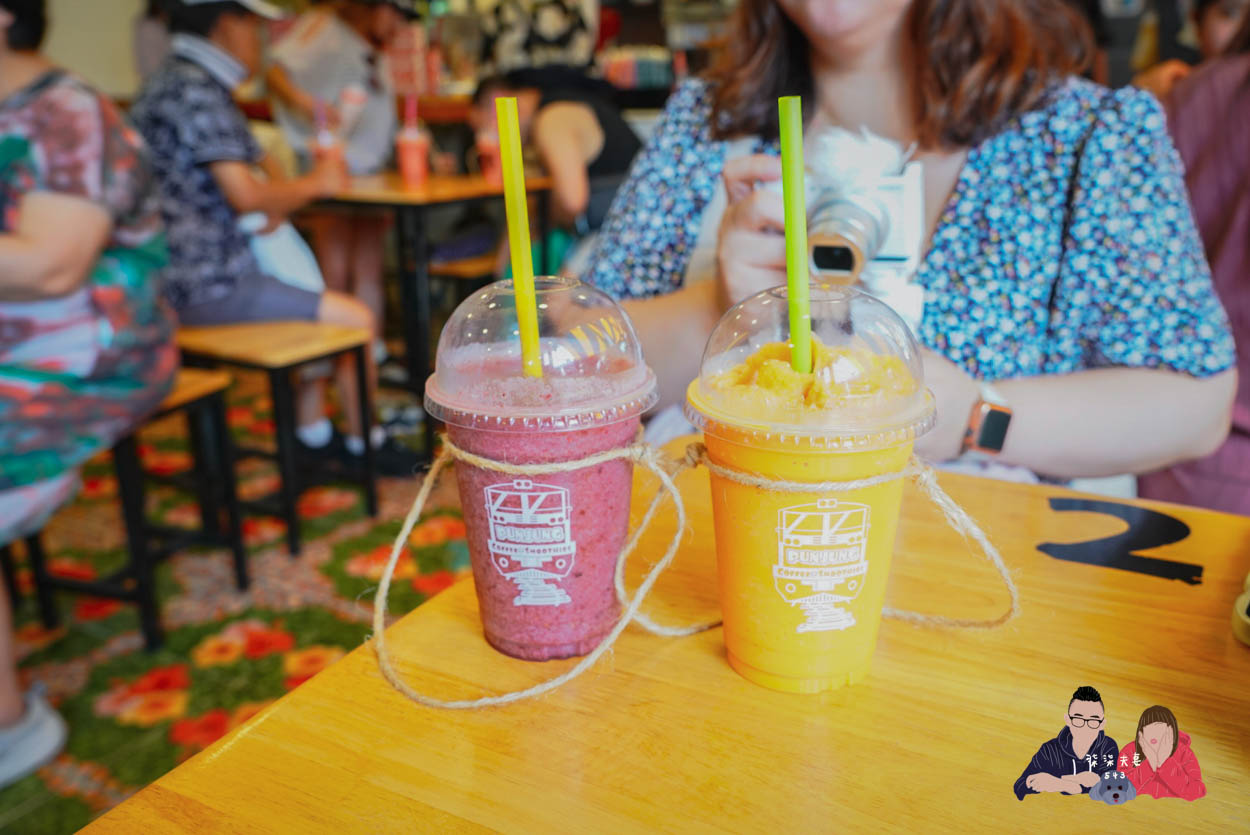 美功鐵道市場》曼谷近郊一日遊推薦,火車撞進菜市場的奇景! - 第22張圖 泰國美功鐵道市場-067