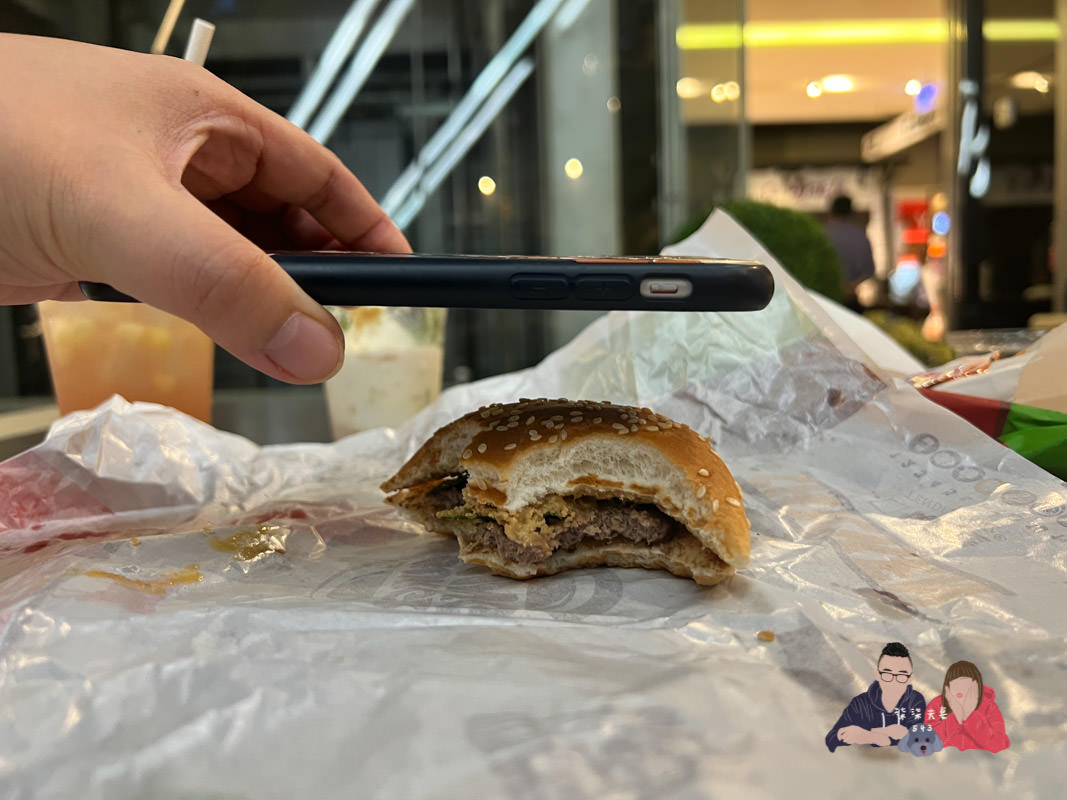照妖鏡》漢堡王期間限定台味冰菓室｜花生香菜刈包烤牛堡/花生香菜聖代/紅心芭樂氣泡飲實際消費開箱
