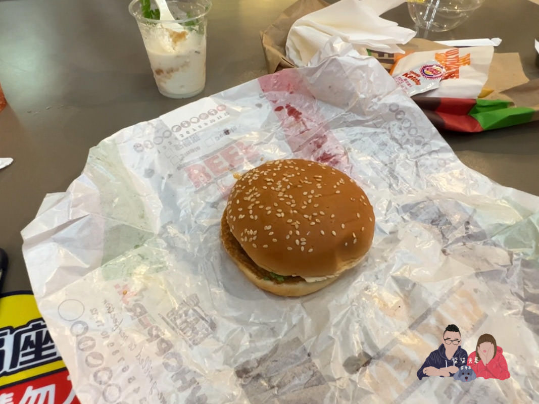 照妖鏡》漢堡王期間限定台味冰菓室｜花生香菜刈包烤牛堡/花生香菜聖代/紅心芭樂氣泡飲實際消費開箱