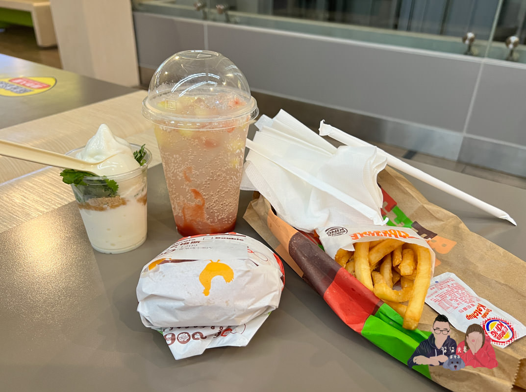 照妖鏡》漢堡王期間限定台味冰菓室｜花生香菜刈包烤牛堡/花生香菜聖代/紅心芭樂氣泡飲實際消費開箱