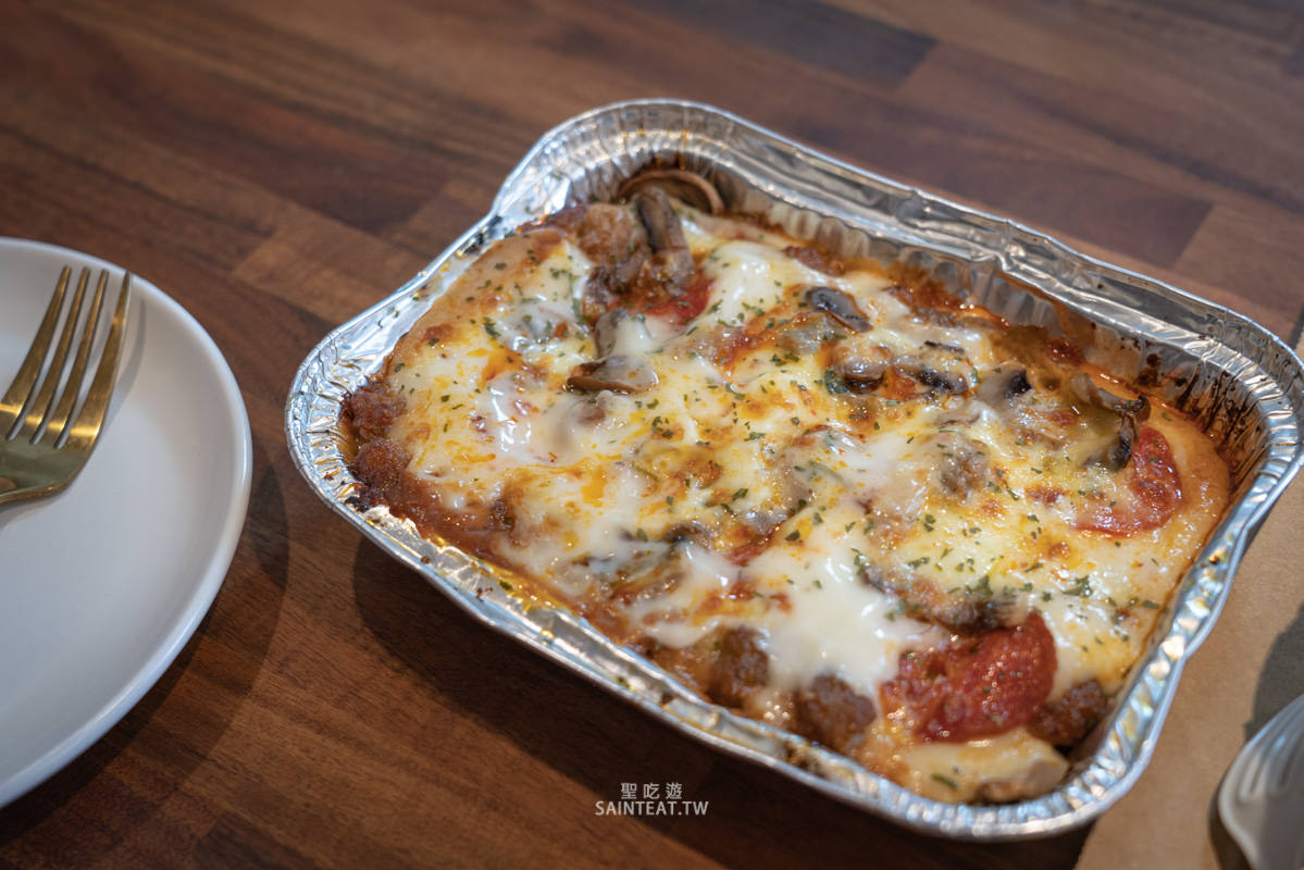 必勝客威士忌牛排干貝比薩+義大利麵》我覺得比較像是厚切鐵板牛柳披薩哈哈。必勝客義大利麵還不錯。