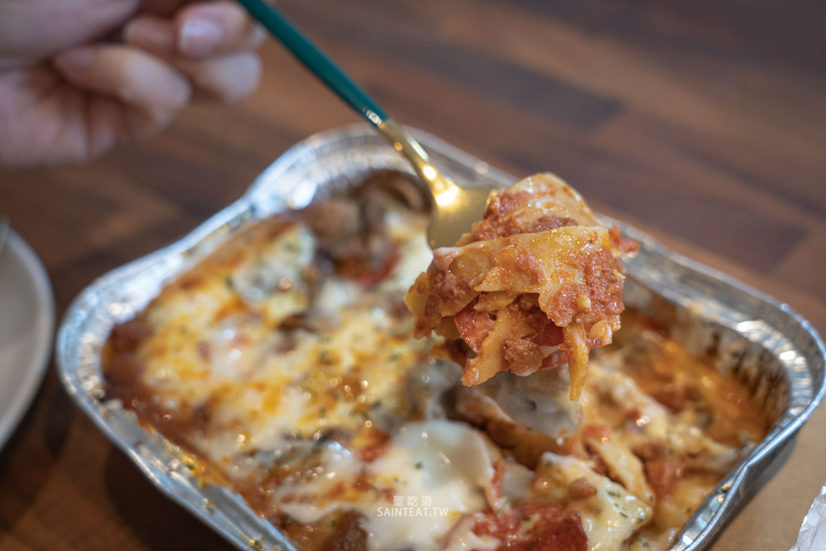 必勝客威士忌牛排干貝比薩+義大利麵》我覺得比較像是厚切鐵板牛柳披薩哈哈。必勝客義大利麵還不錯。