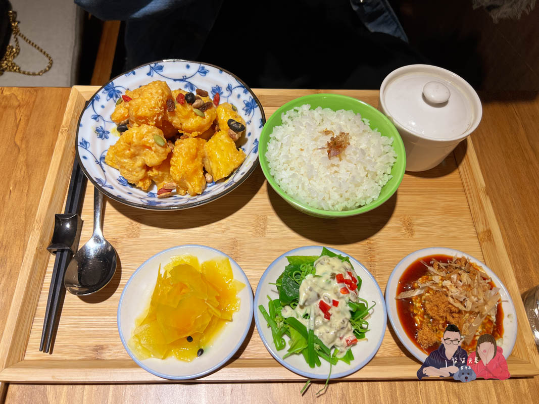 稻舍食館誠品信義店》台菜定食套餐,大推金沙蝦球客飯,鹹蛋黃醬好吃、蝦球還很大尾! - 第1張圖 稻舍食館