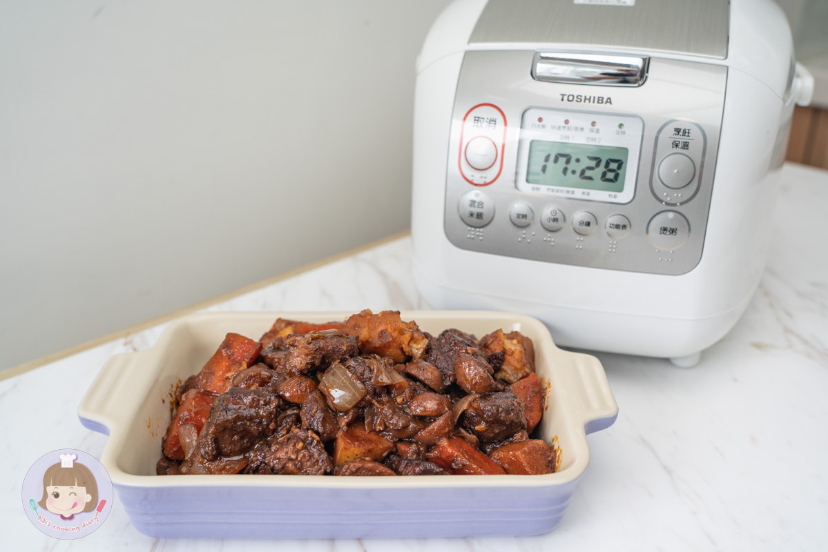 2022電子鍋推薦》東芝Toshiba 4mm極厚鍛造球釜6人份電子鍋｜煮蛋功能超方便！更強的是居然還能做蛋糕跟麵包？！