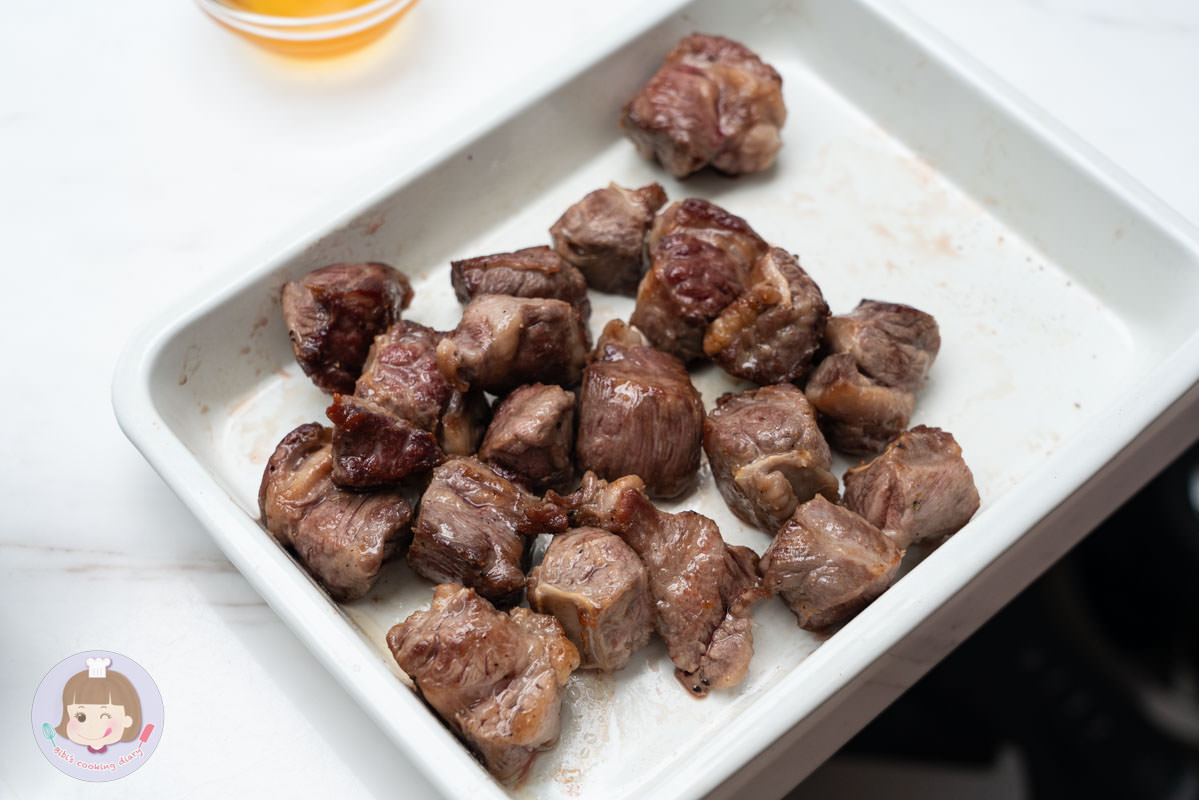 2022電子鍋推薦》東芝Toshiba 4mm極厚鍛造球釜6人份電子鍋｜煮蛋功能超方便！更強的是居然還能做蛋糕跟麵包？！