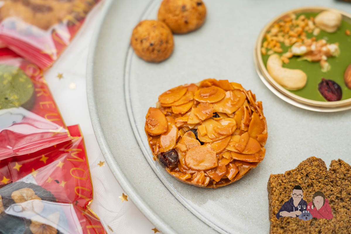 AMOUREUX暖法菓子》高質感台中喜餅品牌2023全新盒型，閃爆眼球的閃閃金！