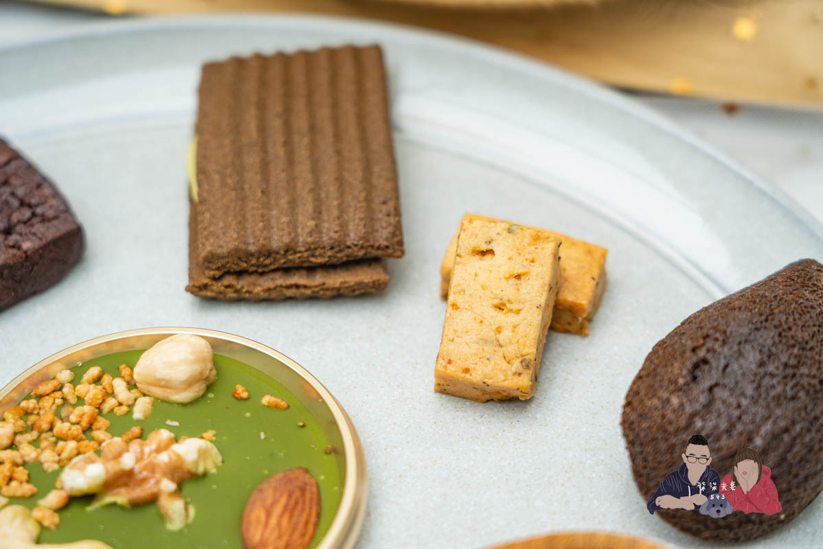 AMOUREUX暖法菓子》高質感台中喜餅品牌2023全新盒型，閃爆眼球的閃閃金！