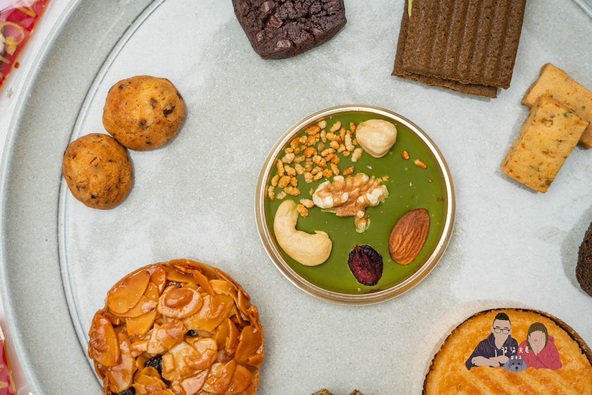 AMOUREUX暖法菓子》高質感台中喜餅品牌2023全新盒型，閃爆眼球的閃閃金！