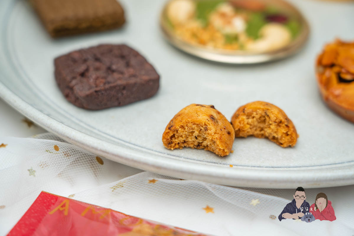 AMOUREUX暖法菓子》高質感台中喜餅品牌2023全新盒型，閃爆眼球的閃閃金！