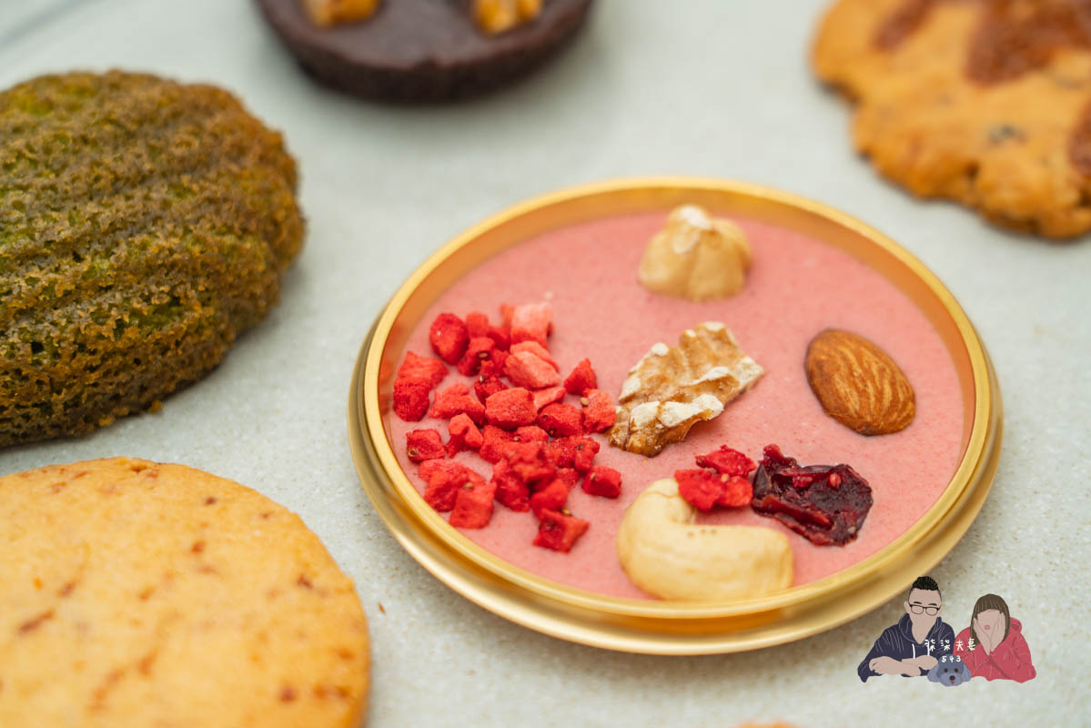 AMOUREUX暖法菓子》高質感台中喜餅品牌2023全新盒型，閃爆眼球的閃閃金！