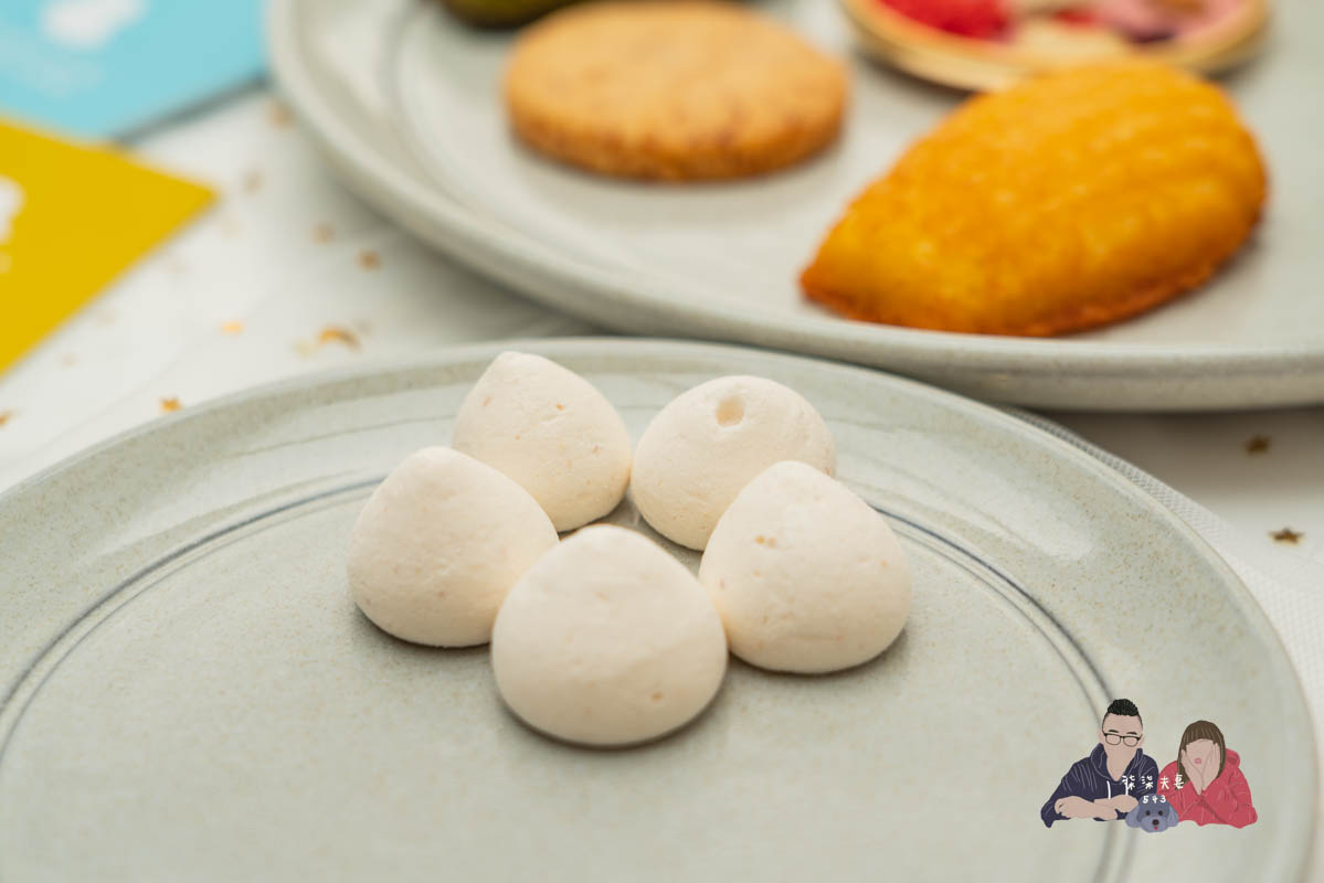 AMOUREUX暖法菓子》高質感台中喜餅品牌2023全新盒型，閃爆眼球的閃閃金！