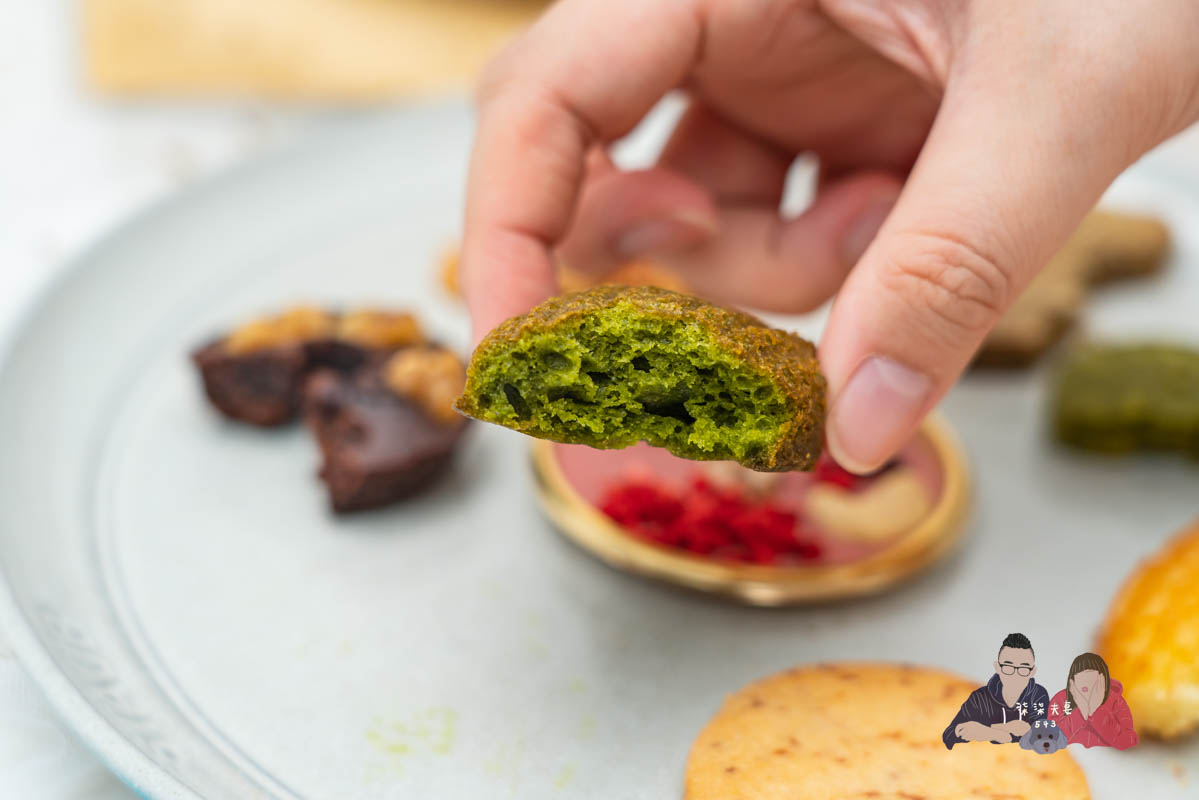 AMOUREUX暖法菓子》高質感台中喜餅品牌2023全新盒型，閃爆眼球的閃閃金！