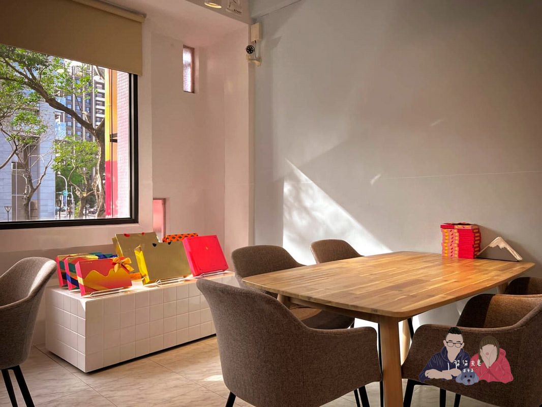 AMOUREUX暖法菓子》高質感台中喜餅品牌2023全新盒型，閃爆眼球的閃閃金！