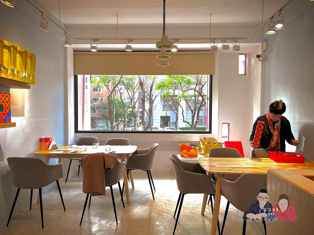 AMOUREUX暖法菓子》高質感台中喜餅品牌2023全新盒型，閃爆眼球的閃閃金！