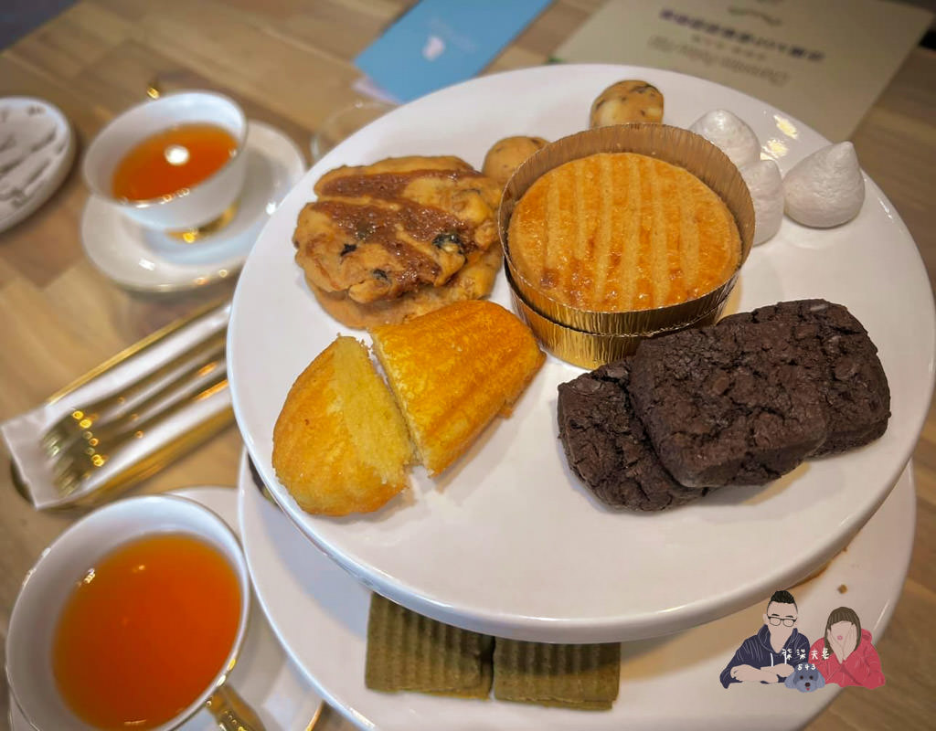 AMOUREUX暖法菓子》高質感台中喜餅品牌2023全新盒型，閃爆眼球的閃閃金！