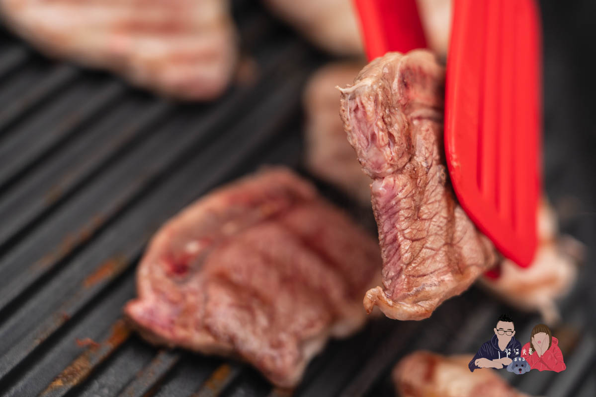 胡同燒肉宅配燒烤組開箱》不到兩千元，中秋烤肉直接把胡同搬回家裡吃！