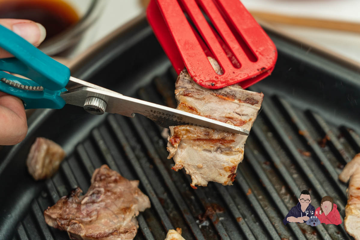 胡同燒肉宅配燒烤組開箱》不到兩千元，中秋烤肉直接把胡同搬回家裡吃！