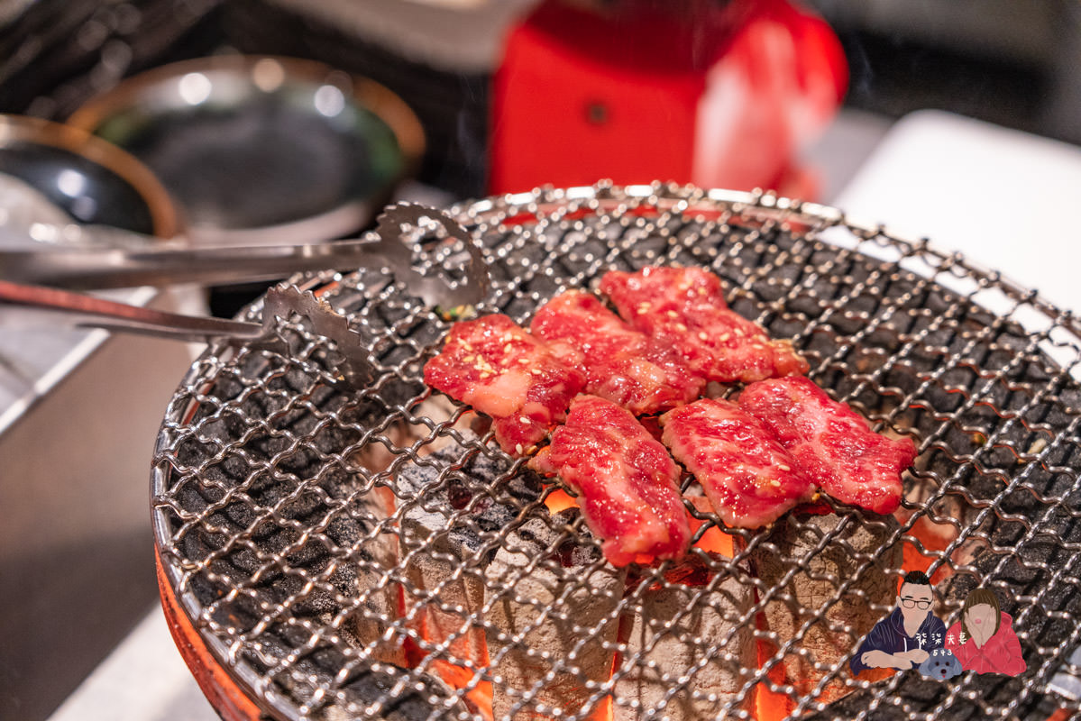 胡同燒肉》我以為價位很高，但想不到價格很平實欸，也是有很多兩三百上下的肉盤！