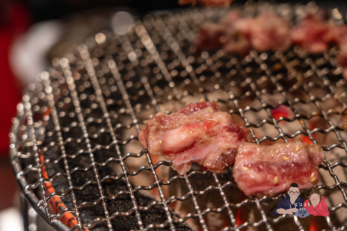 胡同燒肉》我以為價位很高，但想不到價格很平實欸，也是有很多兩三百上下的肉盤！