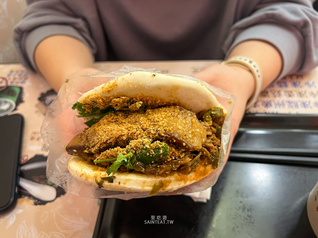 臨江街夜市》石家割包｜無愧google評價的割包店，臨江街知名老店。