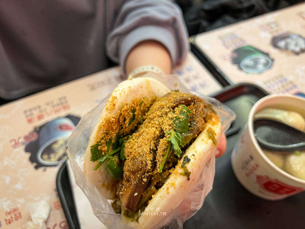 臨江街夜市》石家割包｜無愧google評價的割包店，臨江街知名老店。