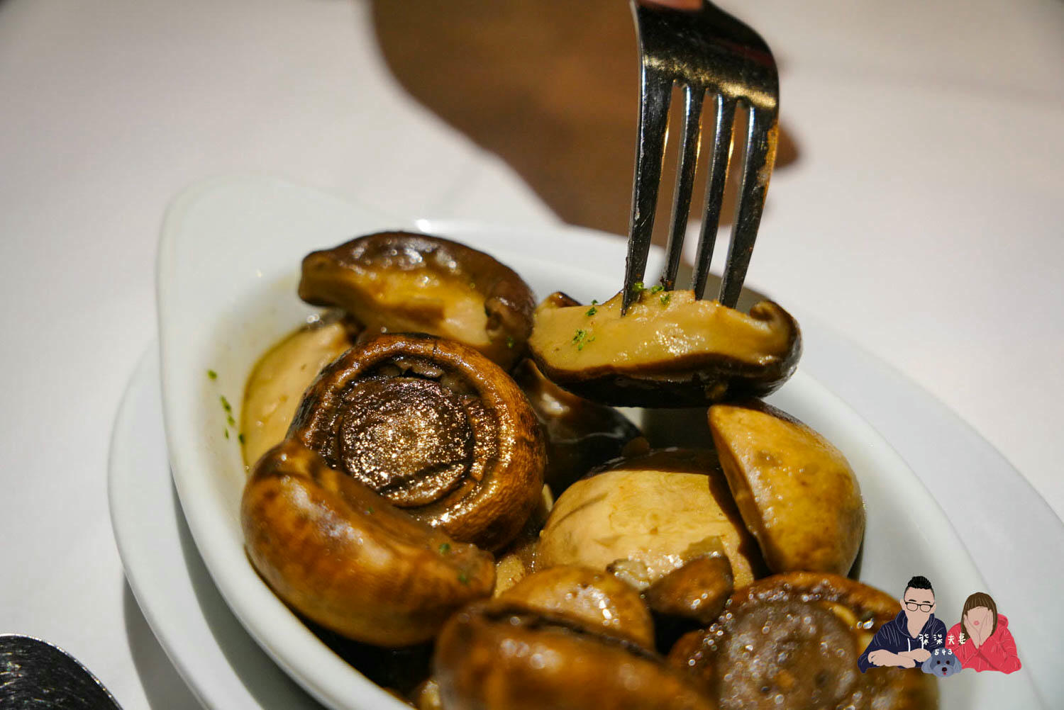 茹絲葵大直店》全球最大的頂級牛排餐廳,幾乎是台北高級牛排的代名詞! - 第40張圖 茹絲葵蒜香烤菇 (2)