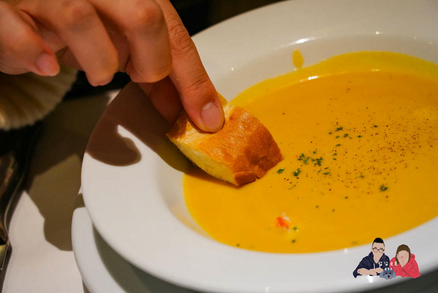 茹絲葵大直店》全球最大的頂級牛排餐廳,幾乎是台北高級牛排的代名詞! - 第22張圖 茹絲葵龍蝦湯 (1)