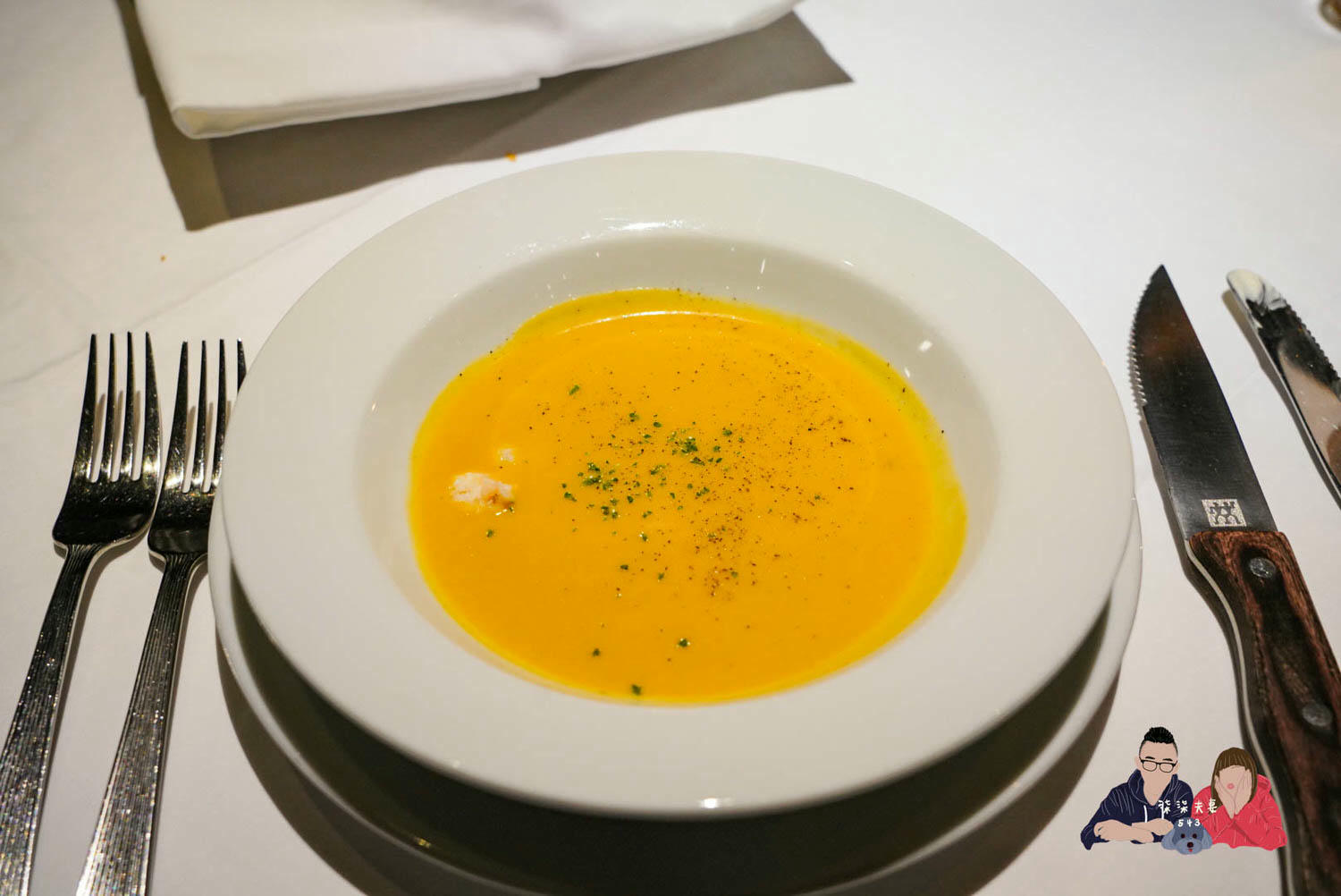 茹絲葵大直店》全球最大的頂級牛排餐廳,幾乎是台北高級牛排的代名詞! - 第21張圖 茹絲葵龍蝦湯 (3)