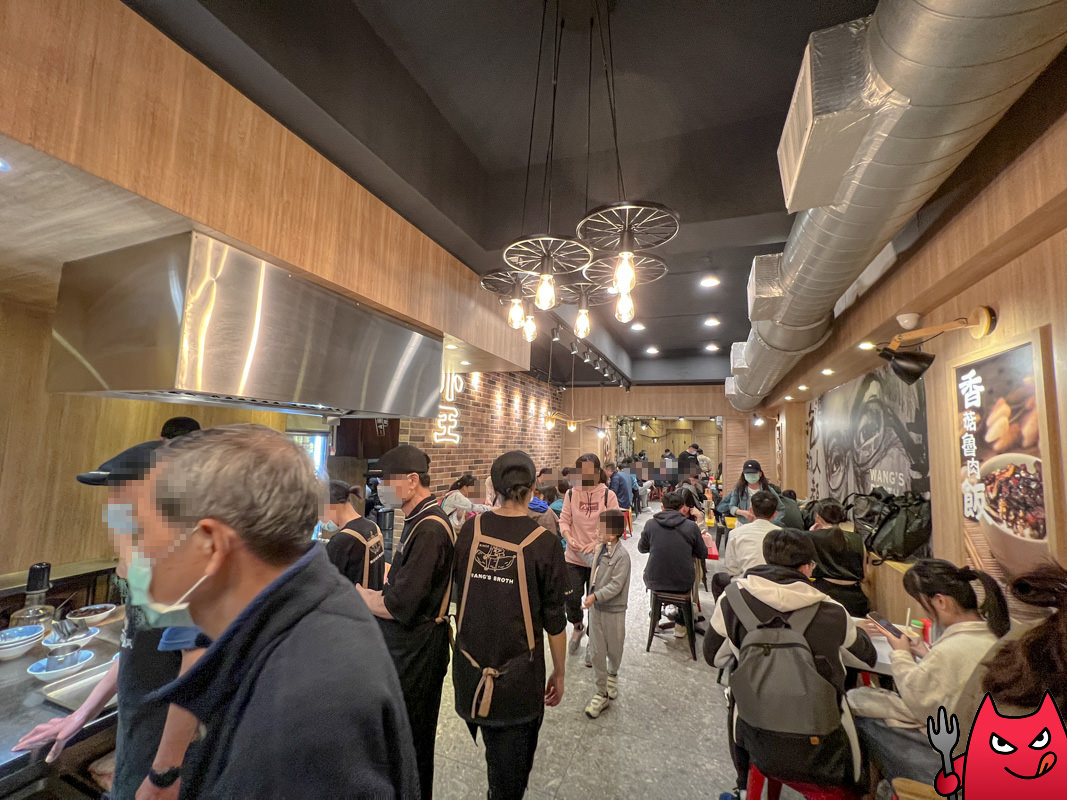 華西街夜市美食推薦》小王煮瓜｜必比登狂推的黑金滷肉飯，瓜仔肉湯一定要點！