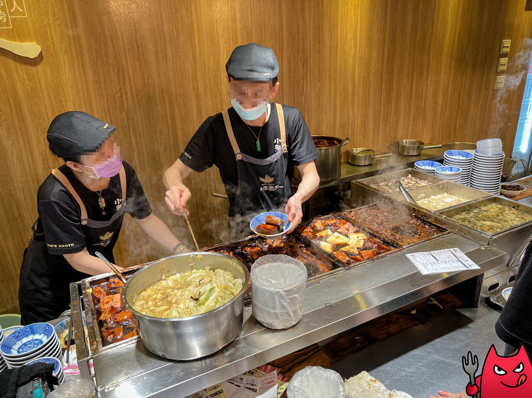 華西街夜市美食推薦》小王煮瓜｜必比登狂推的黑金滷肉飯，瓜仔肉湯一定要點！