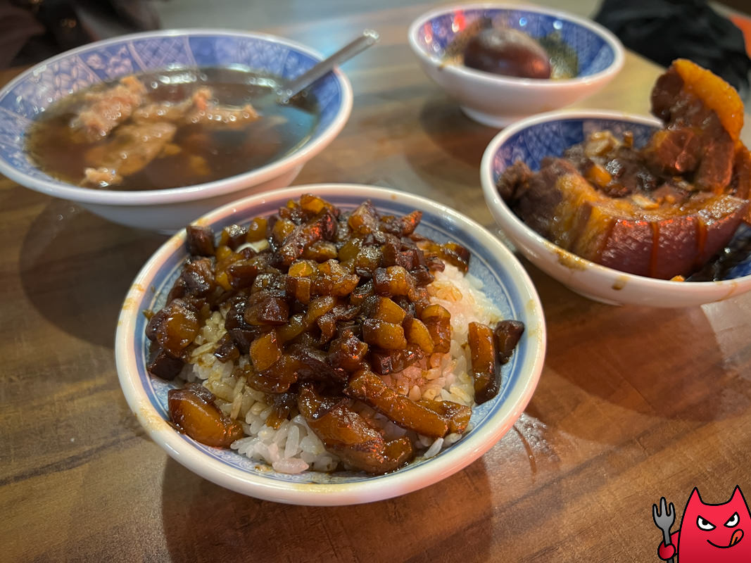 華西街夜市美食推薦》小王煮瓜｜必比登狂推的黑金滷肉飯，瓜仔肉湯一定要點！