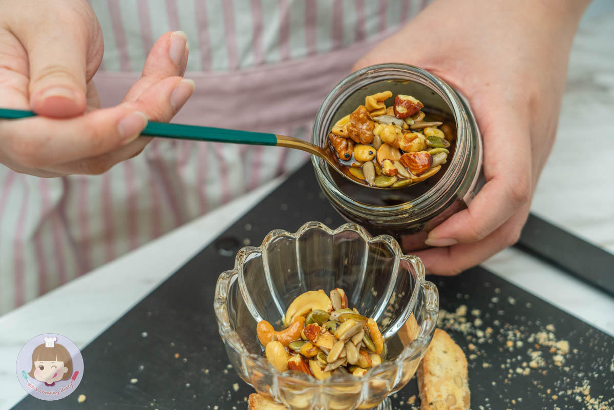 樸實工作室萬用醬推薦》兩款家常鹹醬也能做出不同變化！馬告堅果油醬、 麻油薑黃拌醬