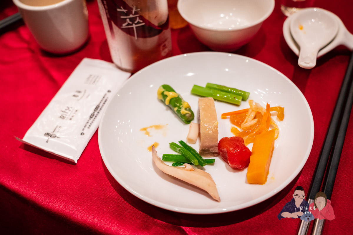 蘭城晶英烤鴨》紅樓中餐廳沒預約別想吃，號稱烤鴨控必訪的名單之一，真的有這麼厲害嗎？