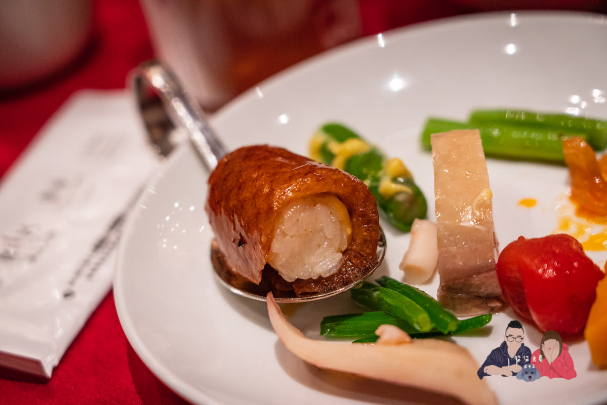 蘭城晶英烤鴨》紅樓中餐廳沒預約別想吃，號稱烤鴨控必訪的名單之一，真的有這麼厲害嗎？